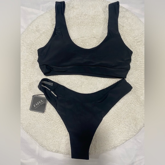 ZAFUL Women's 2PCS Bikini Set Push Up Halter Swimsuit Color Black Size M. NWT - Picture 1 of 4